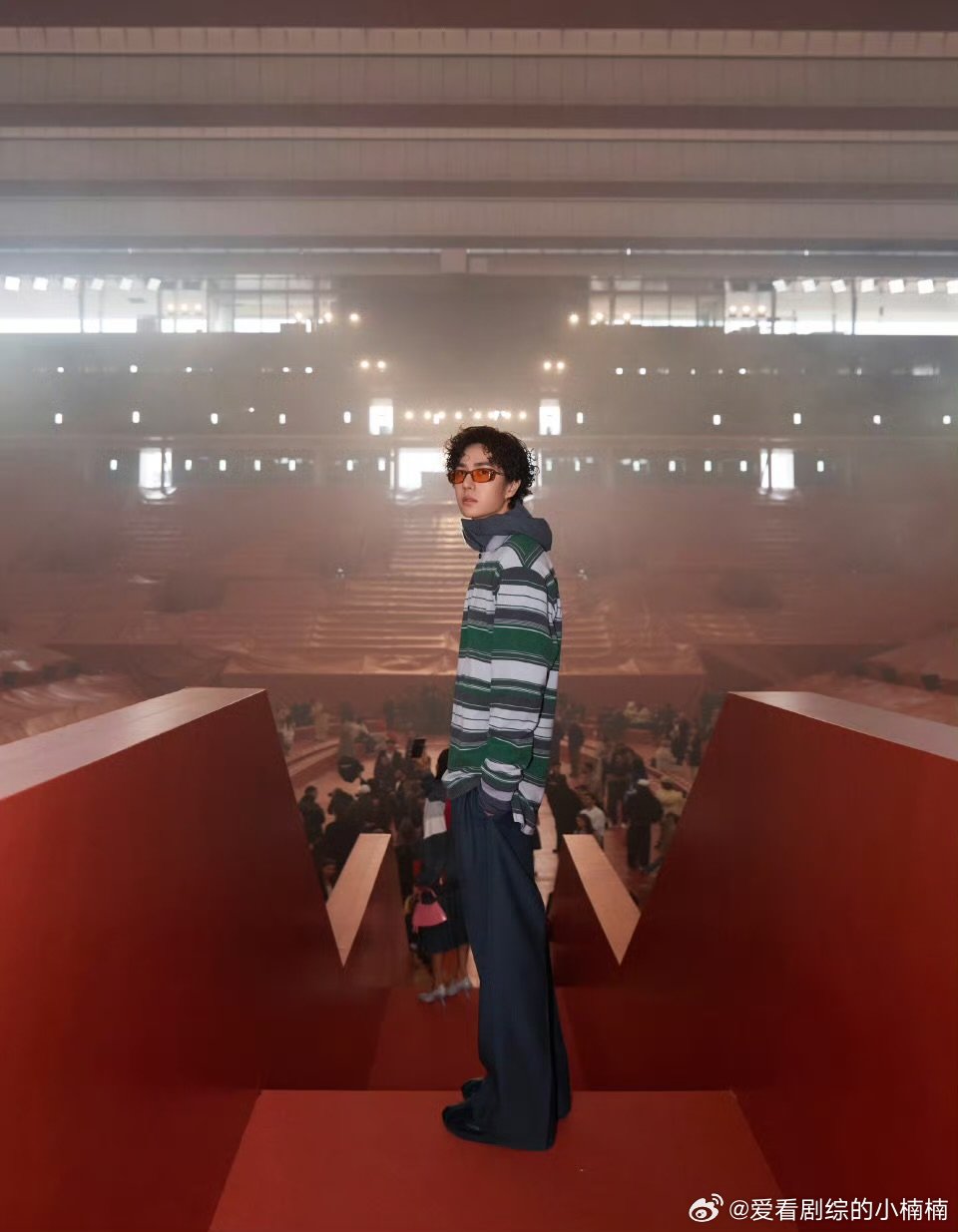 王一博没有刻意的营业王一博笑意从嘴角漫到眼底 笑意从嘴角漫到眼底，连空气都变得柔