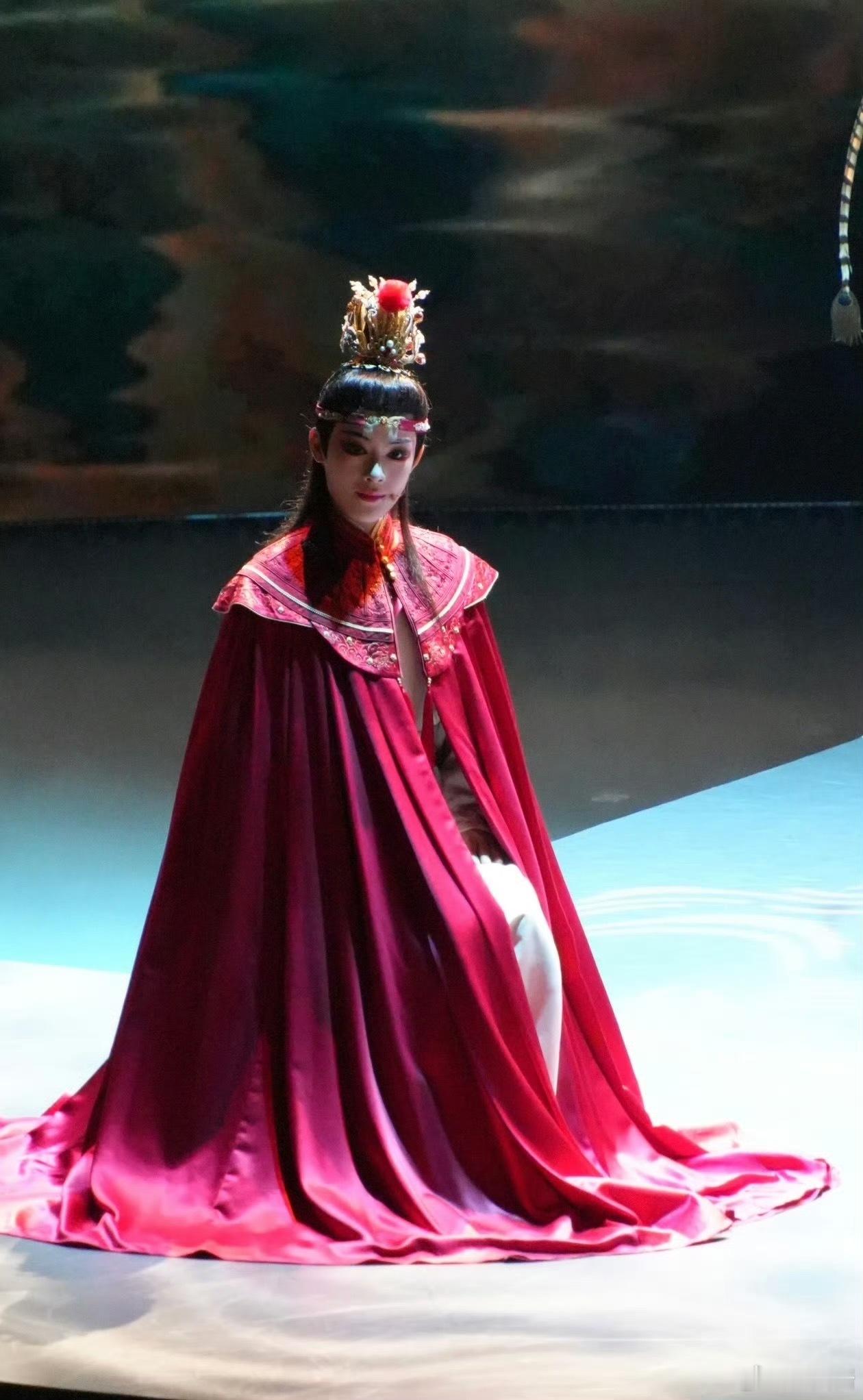 陈丽君荣获文华表演奖 恭喜陈丽君斩获文华奖表演奖！台上的她用灵动身段、扎实功底诠