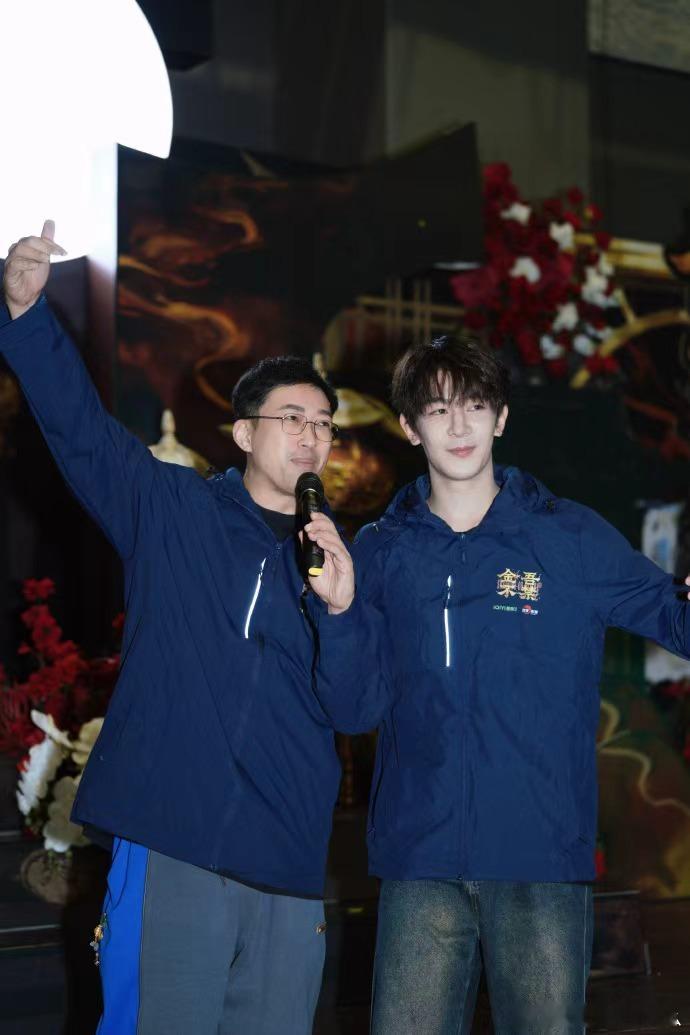 于正晒和金吾不禁主演合照 ​​​