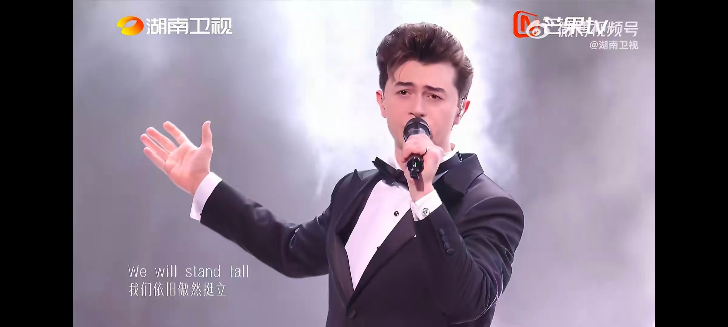 歌手直播艾略特直接晋级歌王冲刺夜突围赛舞台一战定胜负，艾略特完美诠释《Skyfa