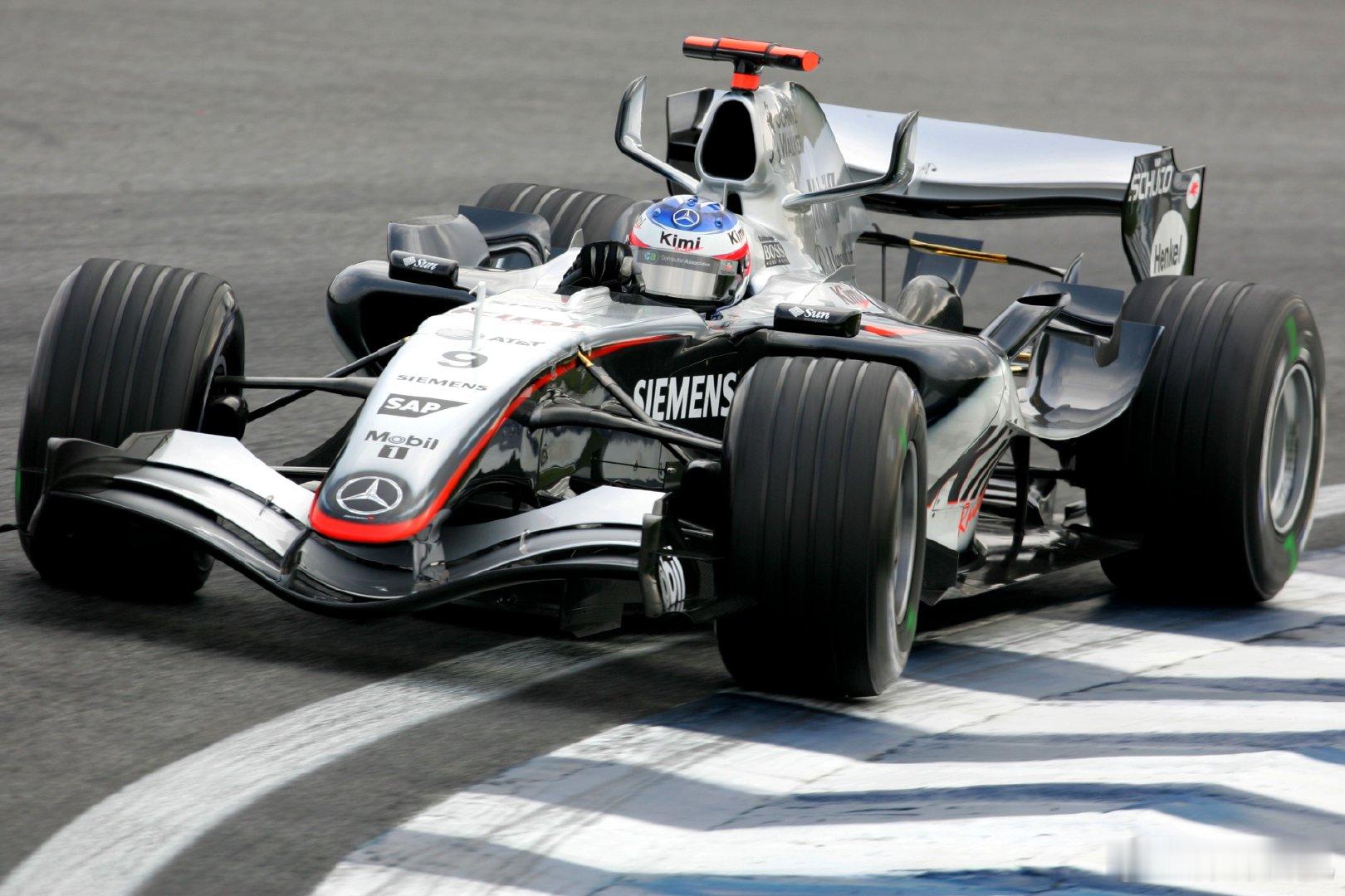 2026凯迪拉克和2005迈凯伦F12026F1新车发布  cr：刘耀_FLy 