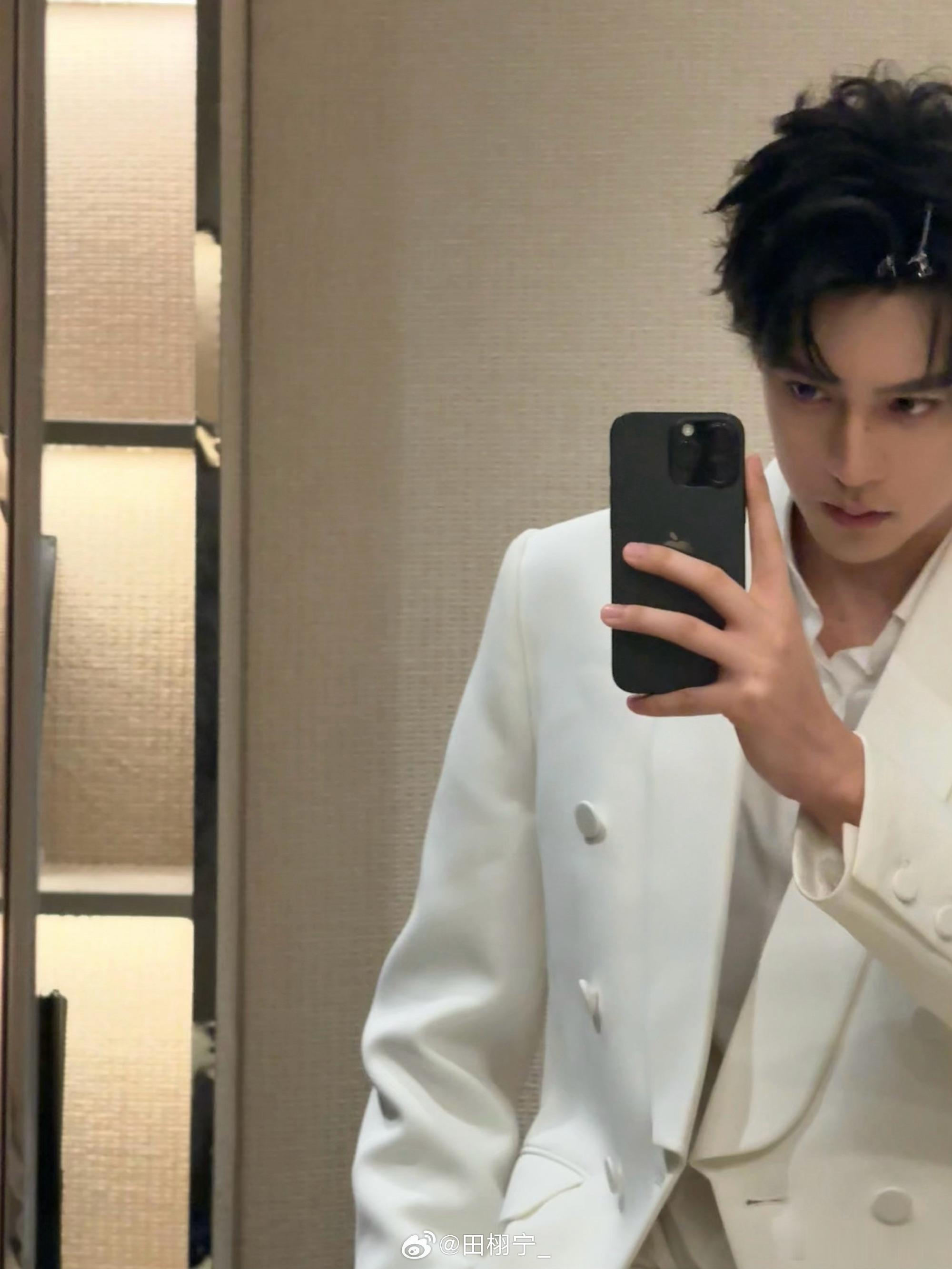 田栩宁 txn未完待栩 你是乱花欲渐中唯一用青睐燃烧的星火燎原 𝙔𝙤𝙪 ?