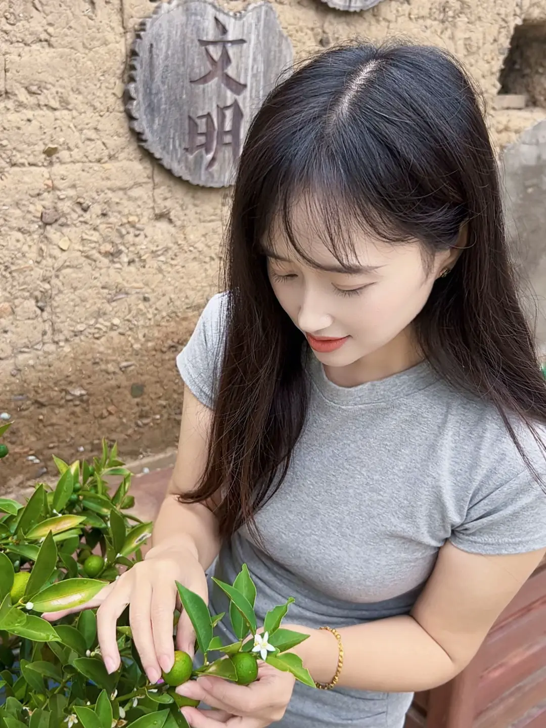 曲曲折折的路总会有尽头，愿你能成为自己的太阳