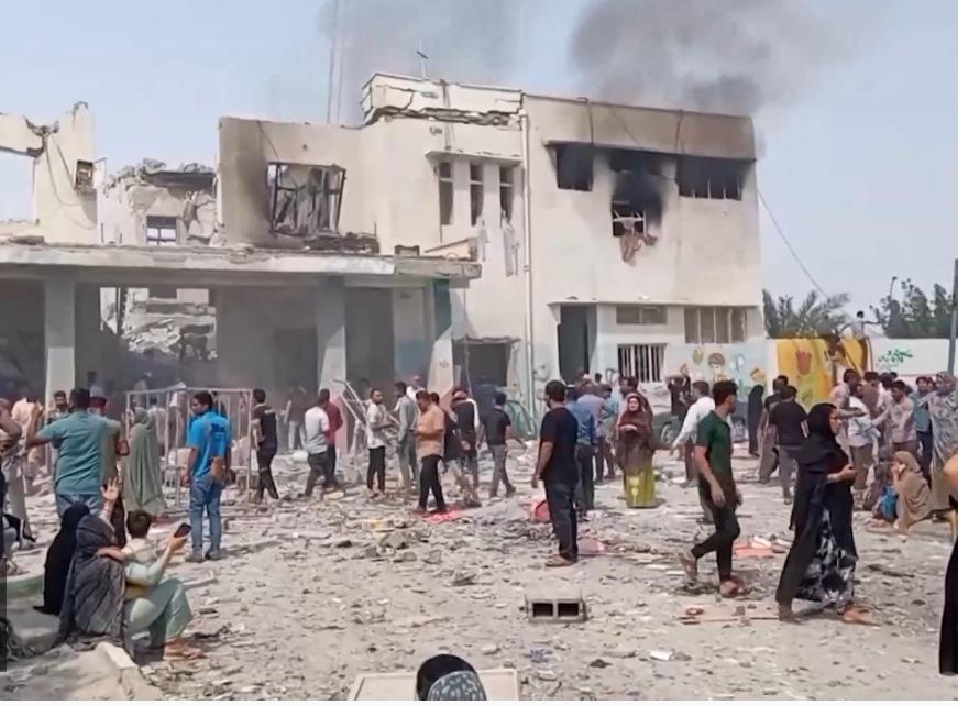 其实美以才是那个不管军用还是民用设施都袭击造成伊朗大量平民伤亡的人，包括100多