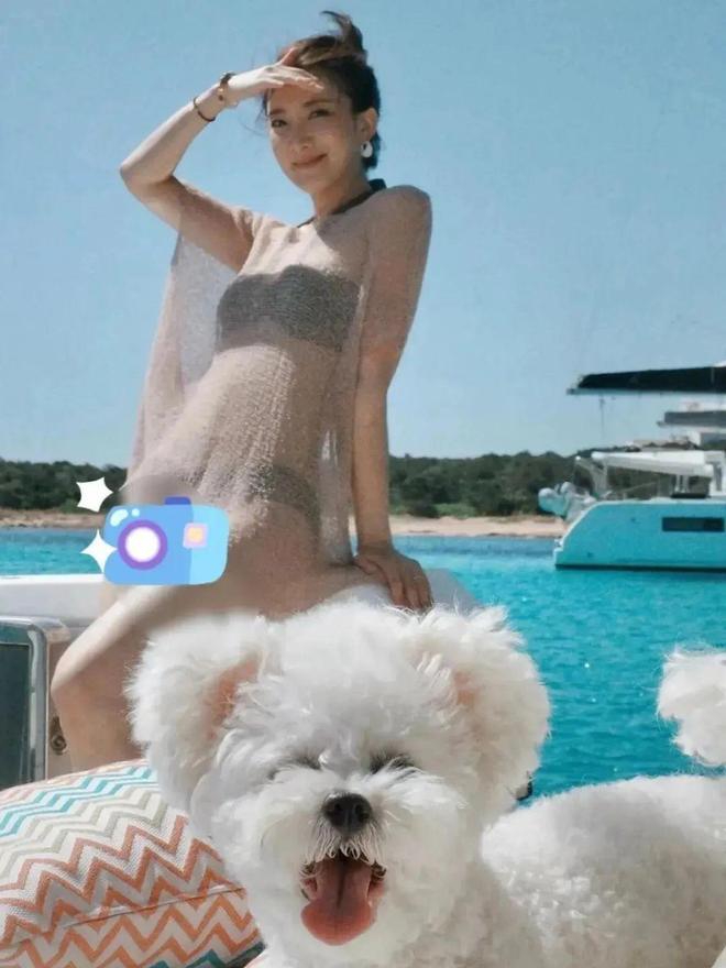 许婧离婚后活出自我，追求自由与灵魂契合。如今38岁的她，爱情、事业、自由兼具，与