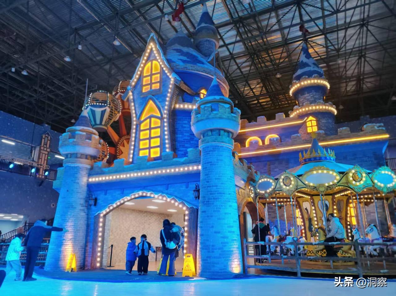 到南昌旅游，赣菜是必尝的美食。推荐三家本地人常去的馆子：
 
1. 民间饭庄：主