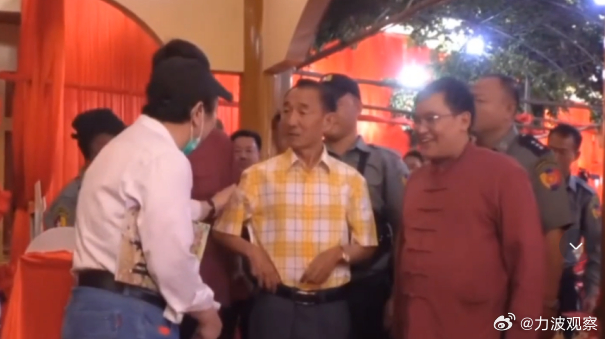 不得不说，看到白所成被押解时候的尴尬狼狈样，很多人可能根本都想不到，其此前有多么