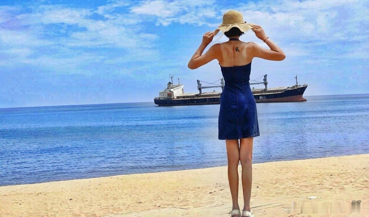 去那香海，路過擱淺的布魯維斯號，穿了上世紀九十年代🇩🇪H&M9.9馬克的牛仔