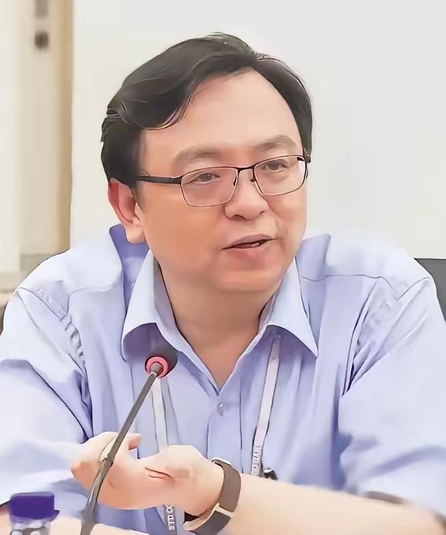 俞敏洪问王传福："你的公司为什么要取名叫比亚迪？"王传福摆摆手："我也不想取这个