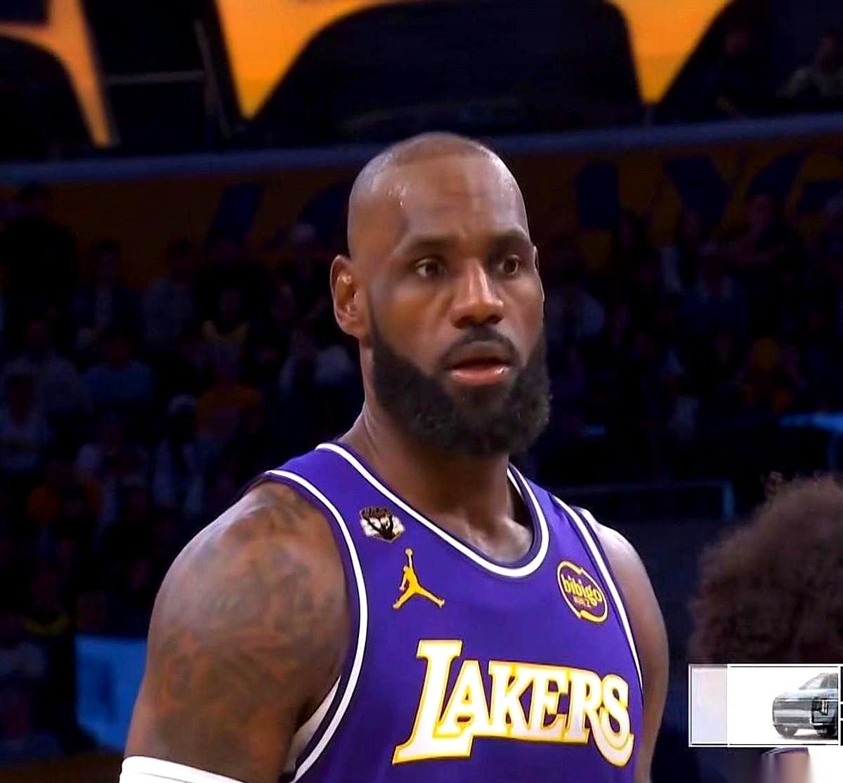 37岁的库里，37岁的杜兰特，还有一个41岁的詹姆斯。
我跟你说，不把这三个老家