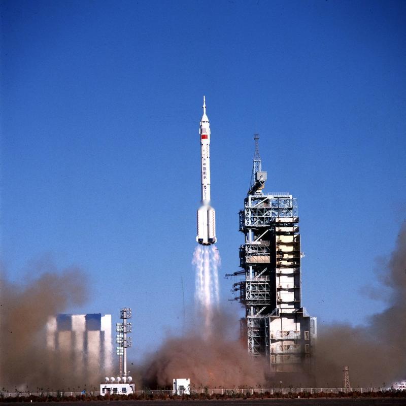 太空碎片真的在改变人类的航天方式了。2025年11月5日，神舟二十号返回计划推迟