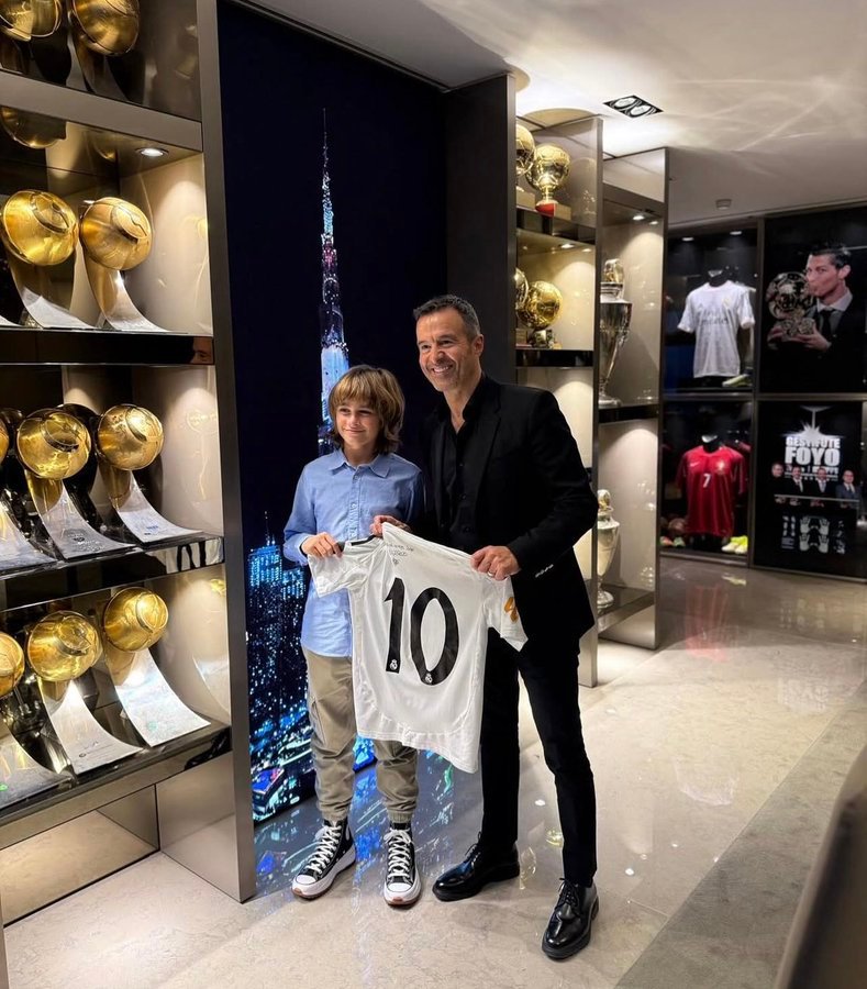 C罗 门德斯家里是个C罗小博物馆😁 