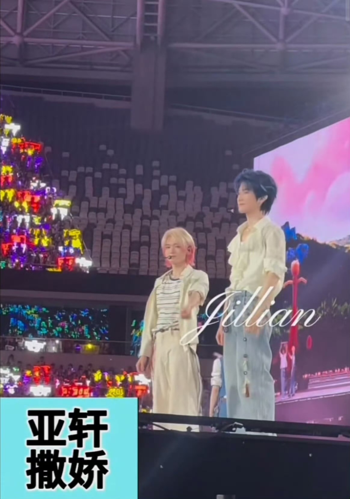 宋亚轩撒娇是拽衣摆 宋亚轩撒娇是拽衣摆太可爱啦