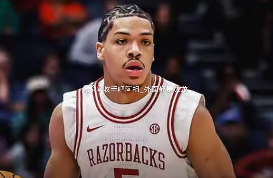 NCAA赛事，阿肯色大学以94-88战胜海波因特大学晋级16强。本场比赛，阿卡夫