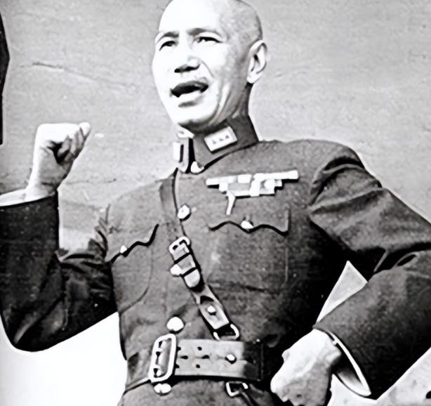 蒋介石晚年记恨两个人：一个毁他江山，一个骗他一生。
 
1949年，蒋介石退到台