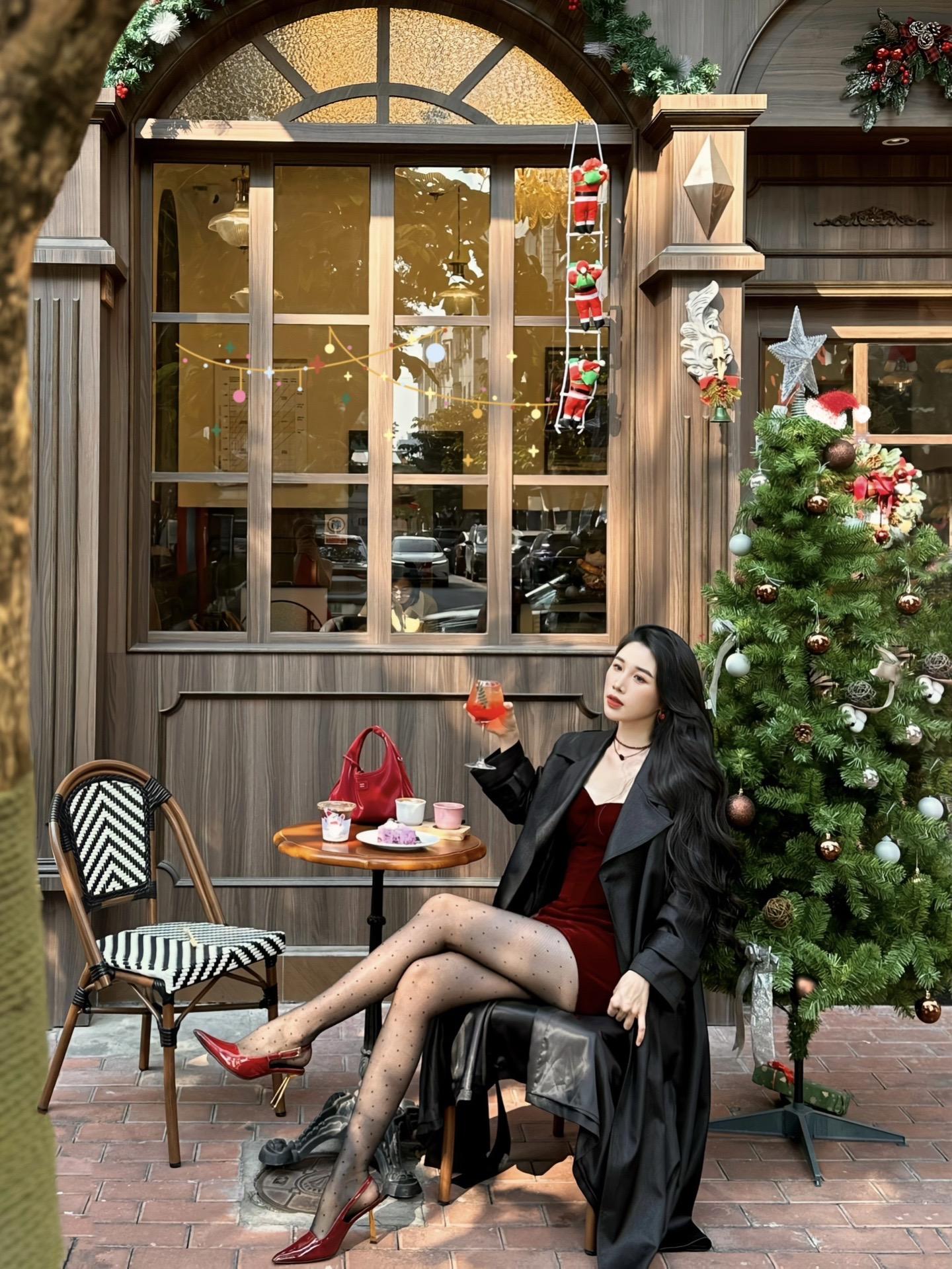 十二月的街道溢满热咖和圣诞气息🎄🎄。