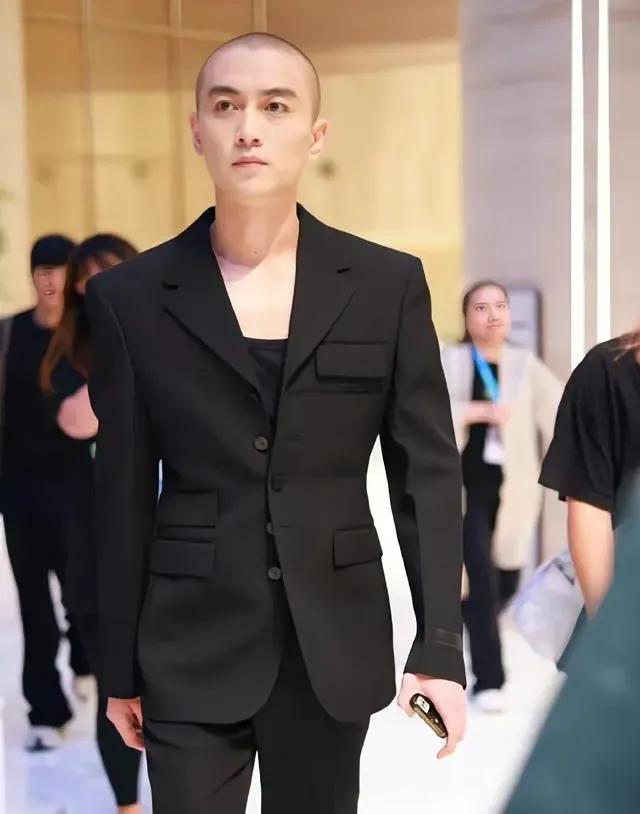 陈晓思想封建吗❓
他说如果他不生小孩的话，会让父母的生命不完整❗❗❗
陈晓的言论