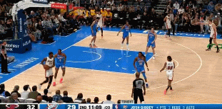 NBA赛场镜头：
   老鹰不要的米尔斯，热火赶紧签下来！这不，首秀就送惊喜，米