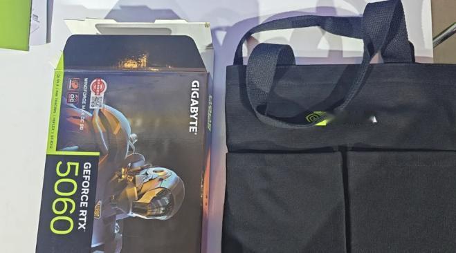 出差途中抽中了价值3000元的显卡被公司要求上交充公，
看完整个事情的经过，我只