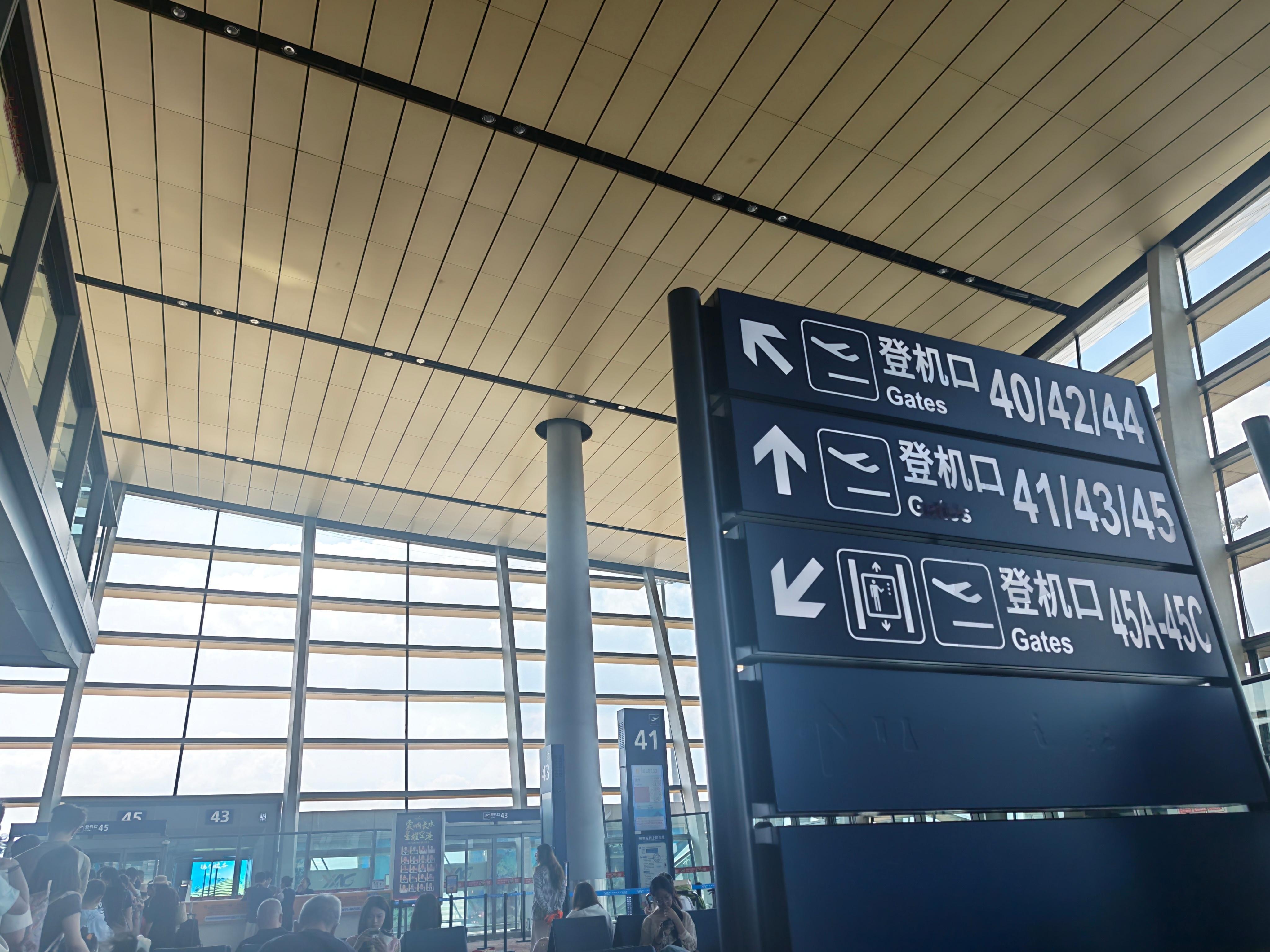 荣耀这次终于给智能生态线找代言人了，还是985学霸李昀锐，挺意外也很合适。他清爽