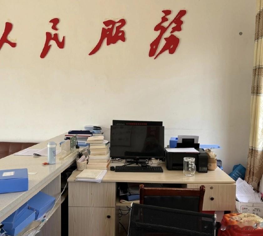 真心提醒穷人家的年轻孩子：别再想着去村委会找工作了，现实远比你想的残酷！

经常