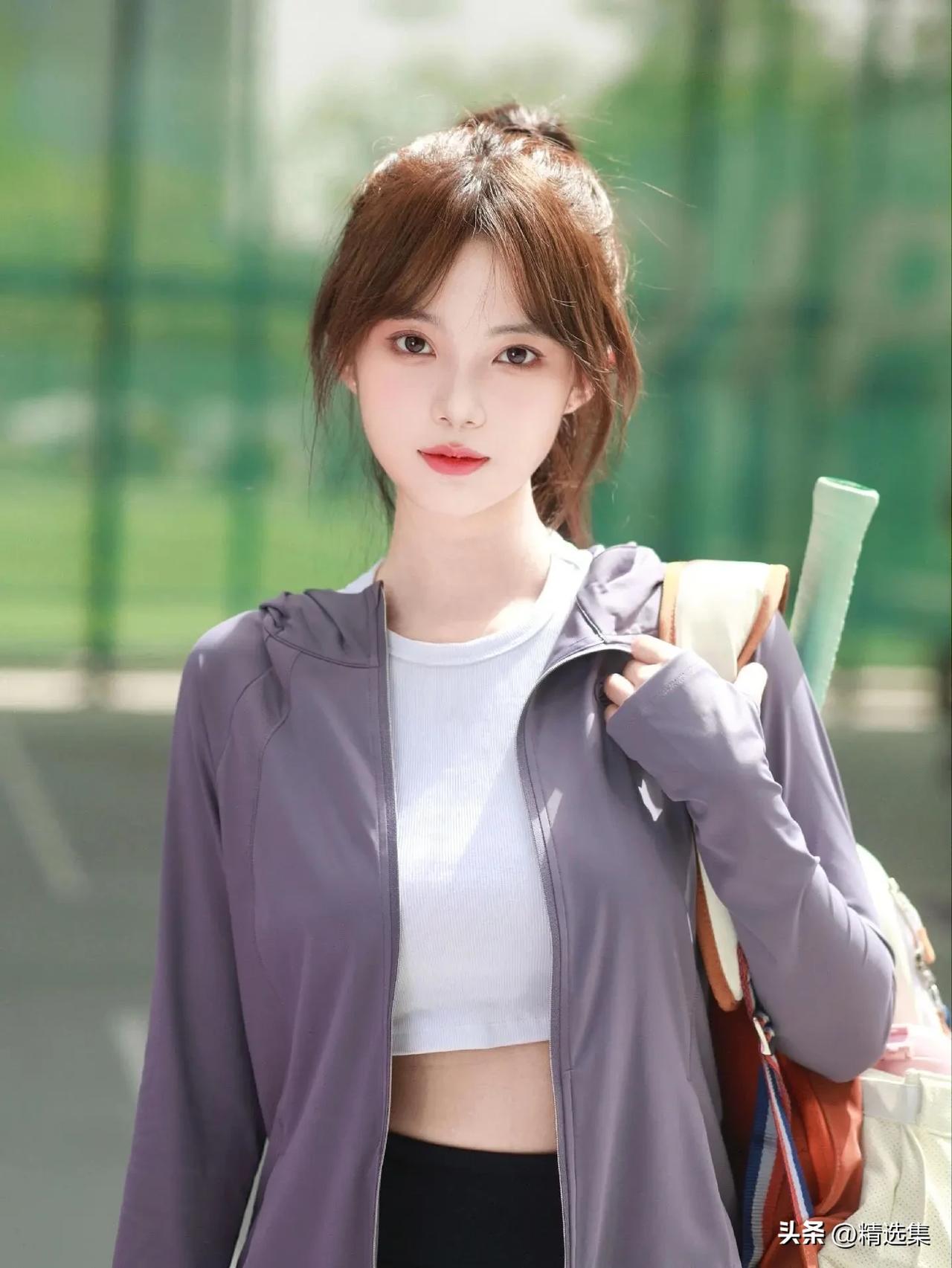 想要穿出少女软妹感，粉嫩色系是关键。像樱花粉、薰衣草紫、奶白色，春天穿清爽又温柔