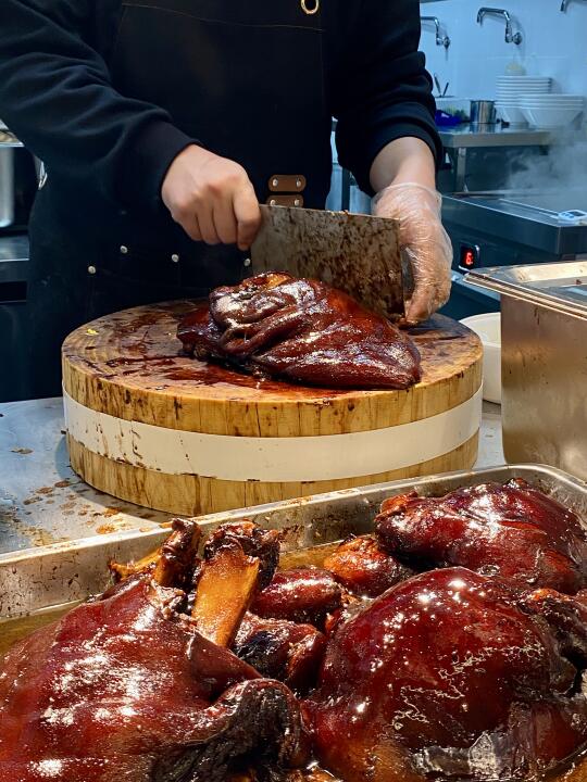 啊啊啊！！三里屯之光！！快艾特你的饭搭子！