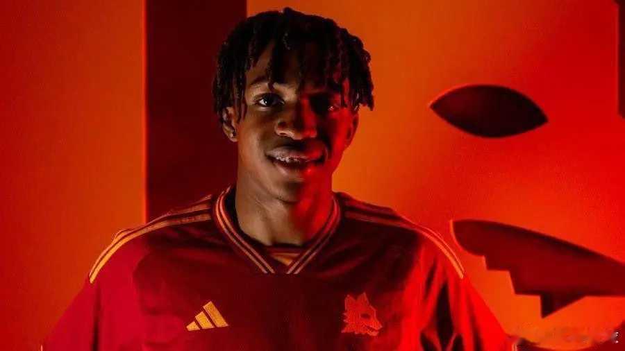 罗马诺：罗马18岁右后卫布巴-桑加雷将外租西甲埃尔切北京时间2月3日，根据意大利