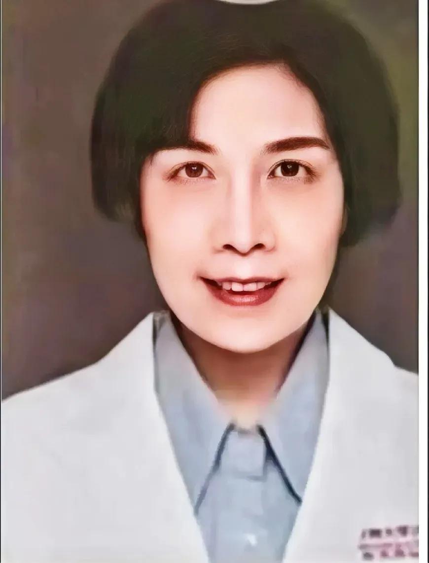 58岁的谷教授，接下来要面对的，远不只是停诊那么简单。曾经站在诊室与讲台前的权威