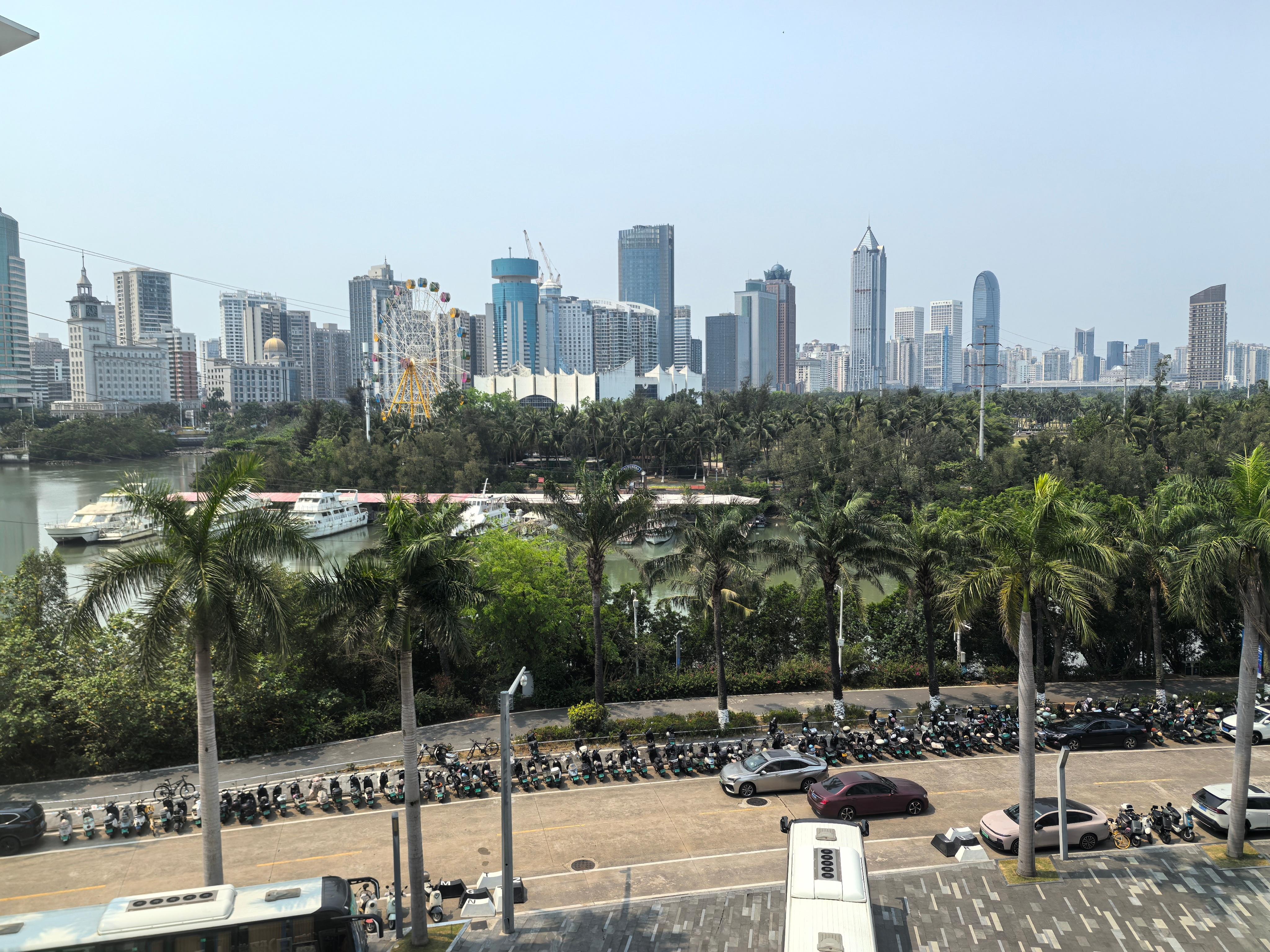 开局之年看中国开放自贸港海南苗族女儿的“雨林故事”：真正的守护是“共生”　　“我