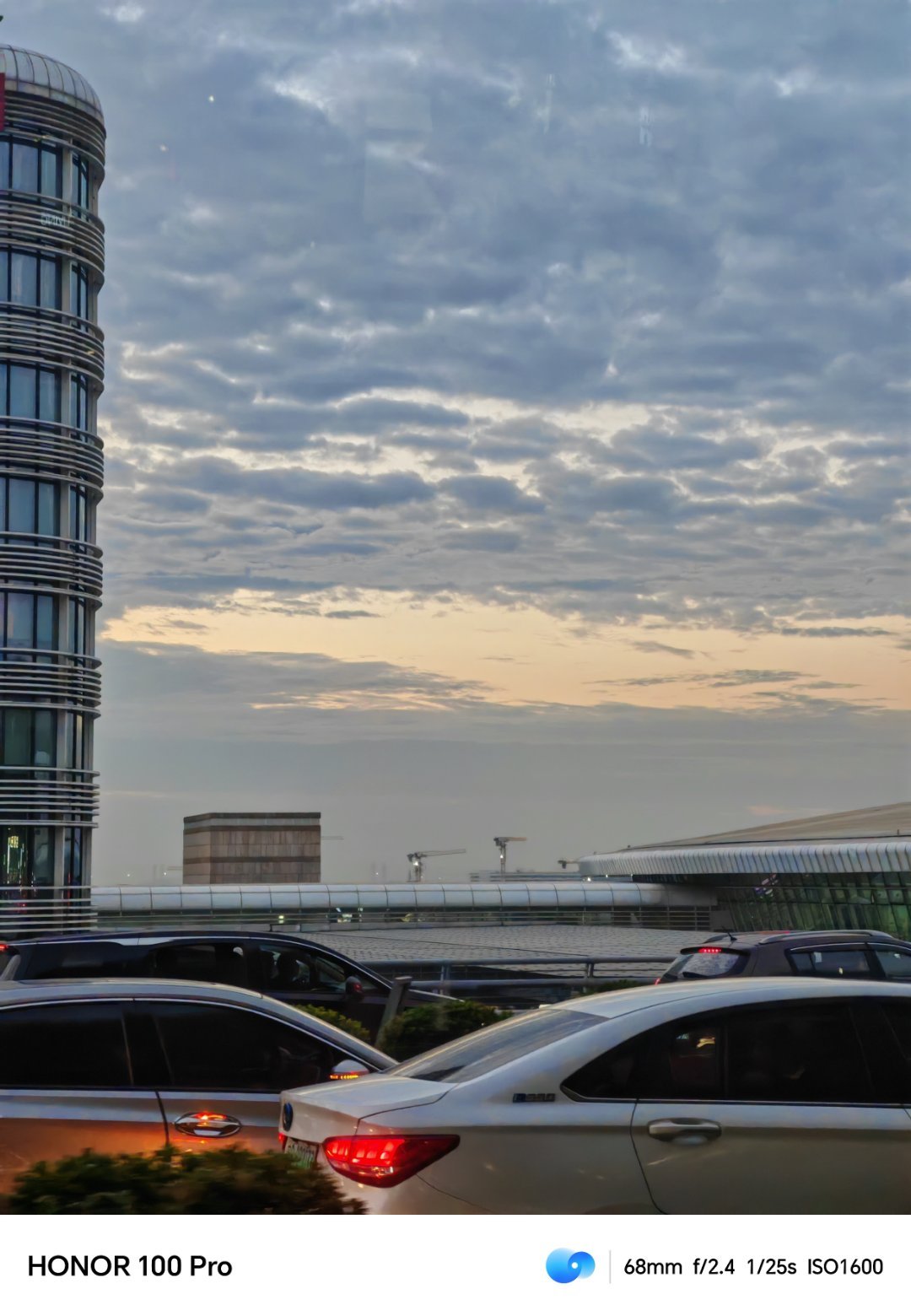 早朋友们，天空泛起了鱼肚白[哈哈] ​​​