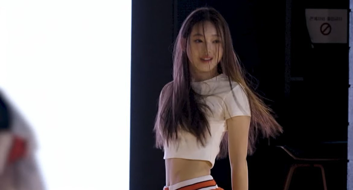 YG新女团第三位成员公开 YG公开新女团三名成员 海外新鲜事热点现场 EVELL