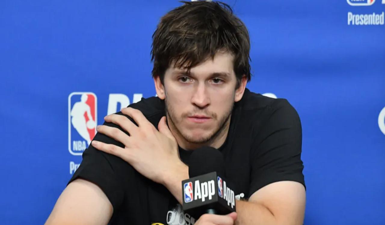 7月14日，据ESPN报道，刚签了顶薪大合同的里弗斯在接受采访时谈到了詹姆斯的离