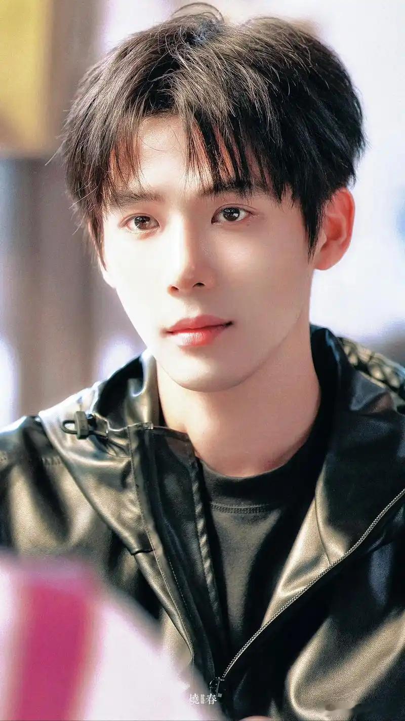 央视年代大剧《狂流》定了王安宇和张颂文来演啦，这剧在央视播，感觉收视率稳了呀。别