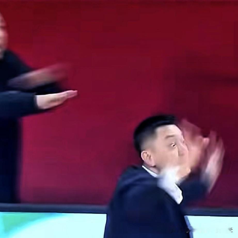 三连败不会耽误辽宁进季后赛！
杨鸣心知肚明输在哪里，解说连睿一语道破：辽宁输球的