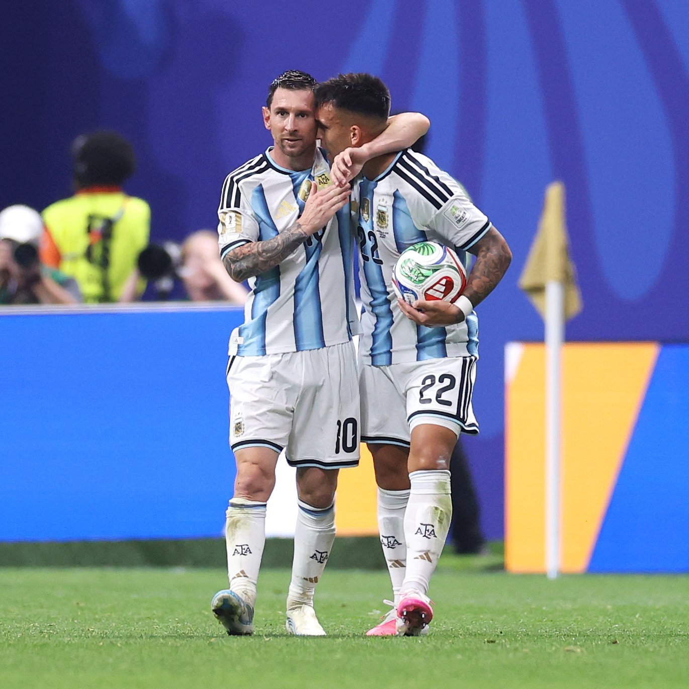 🌍🏆 今日凌晨结束的美加墨世界杯1/8决赛比赛中，卫冕冠军阿根廷队以3-2逆