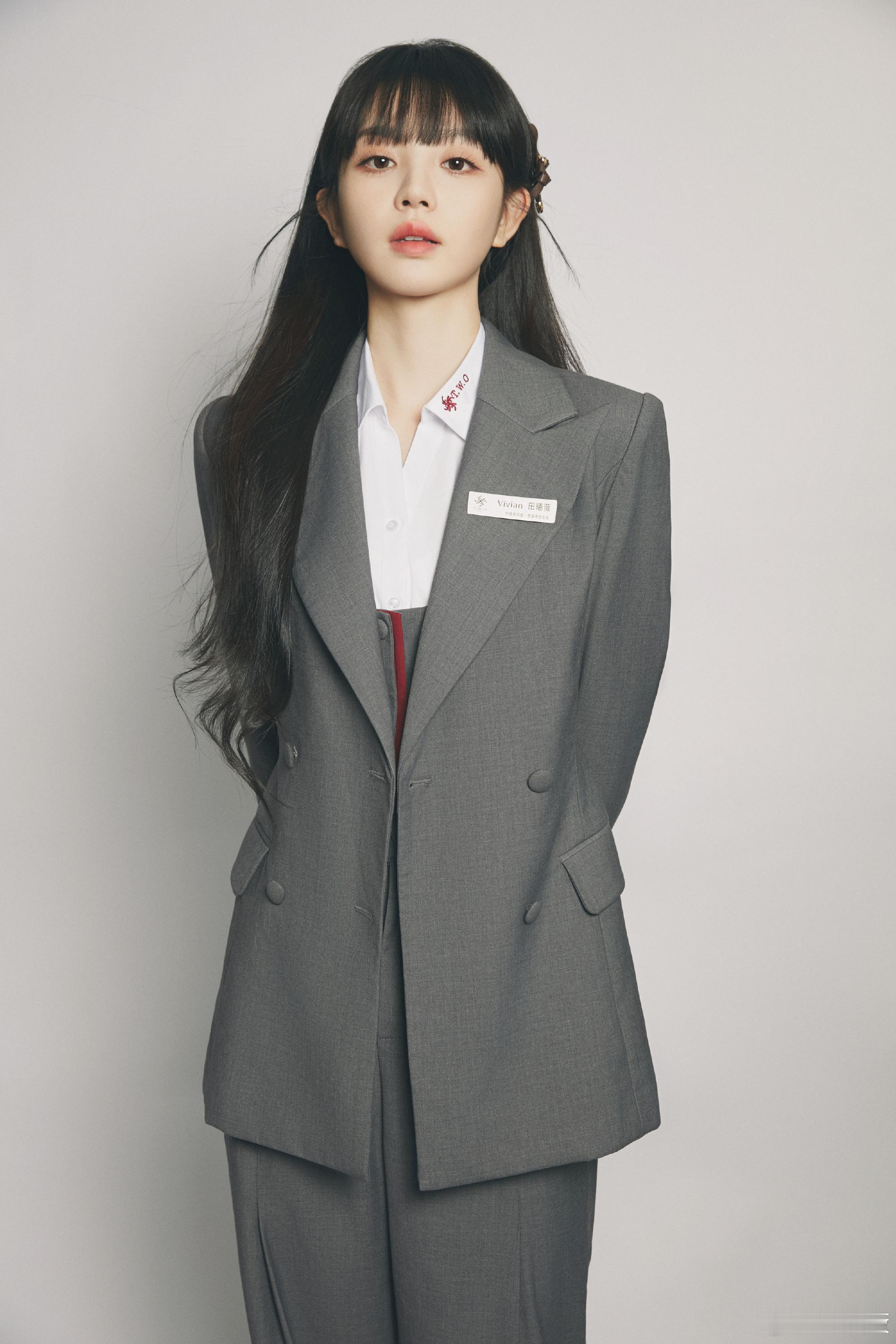 田曦薇女子推理社上班了 这套妆造姐感十足啊 风格不只有甜妹呀[馋嘴] 