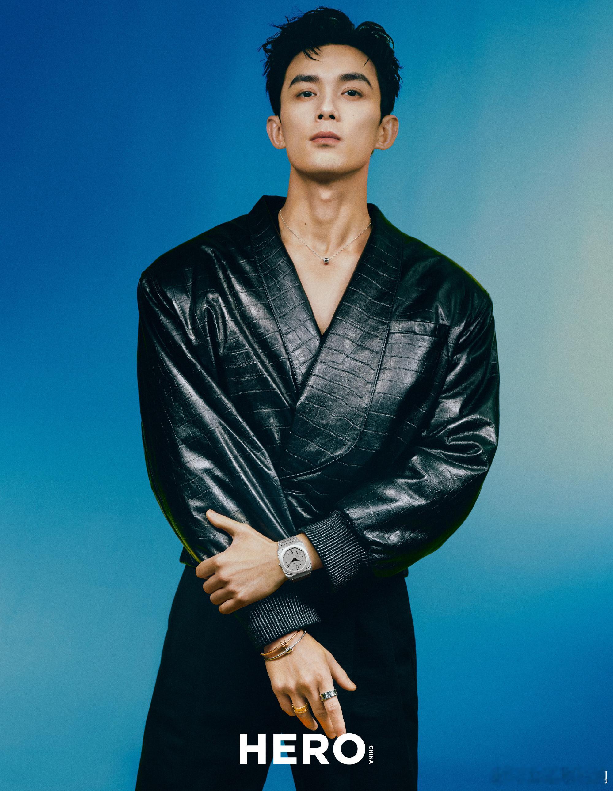 这个吴磊无法保持干燥吴磊你怎么拍个杂志都在勾引人啊！！这个肌肉线条完全主人级别来