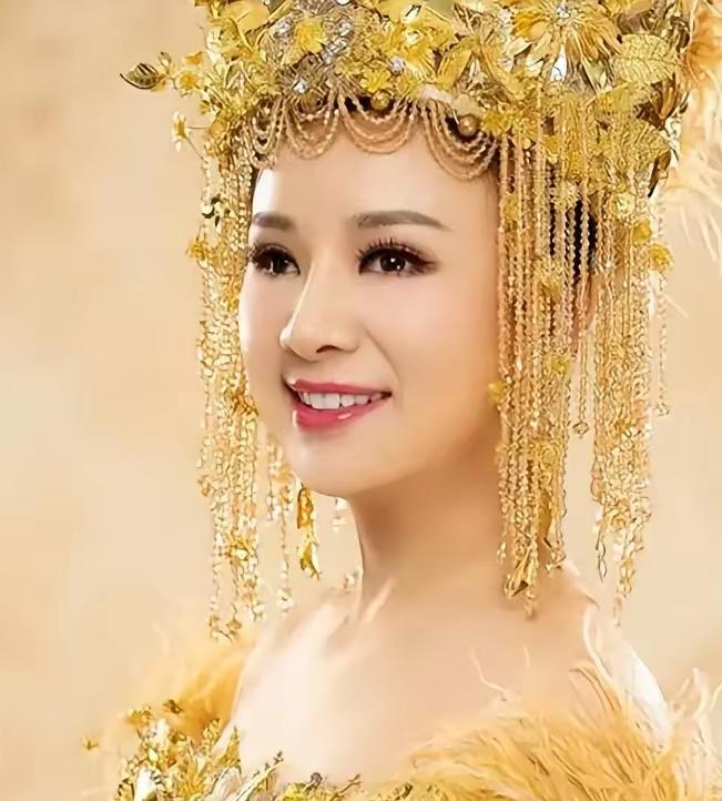 7年前，盲人女歌手刘赛不顾反对，把自己嫁给这个一贫如洗的农村小伙，被骂“恋爱脑”