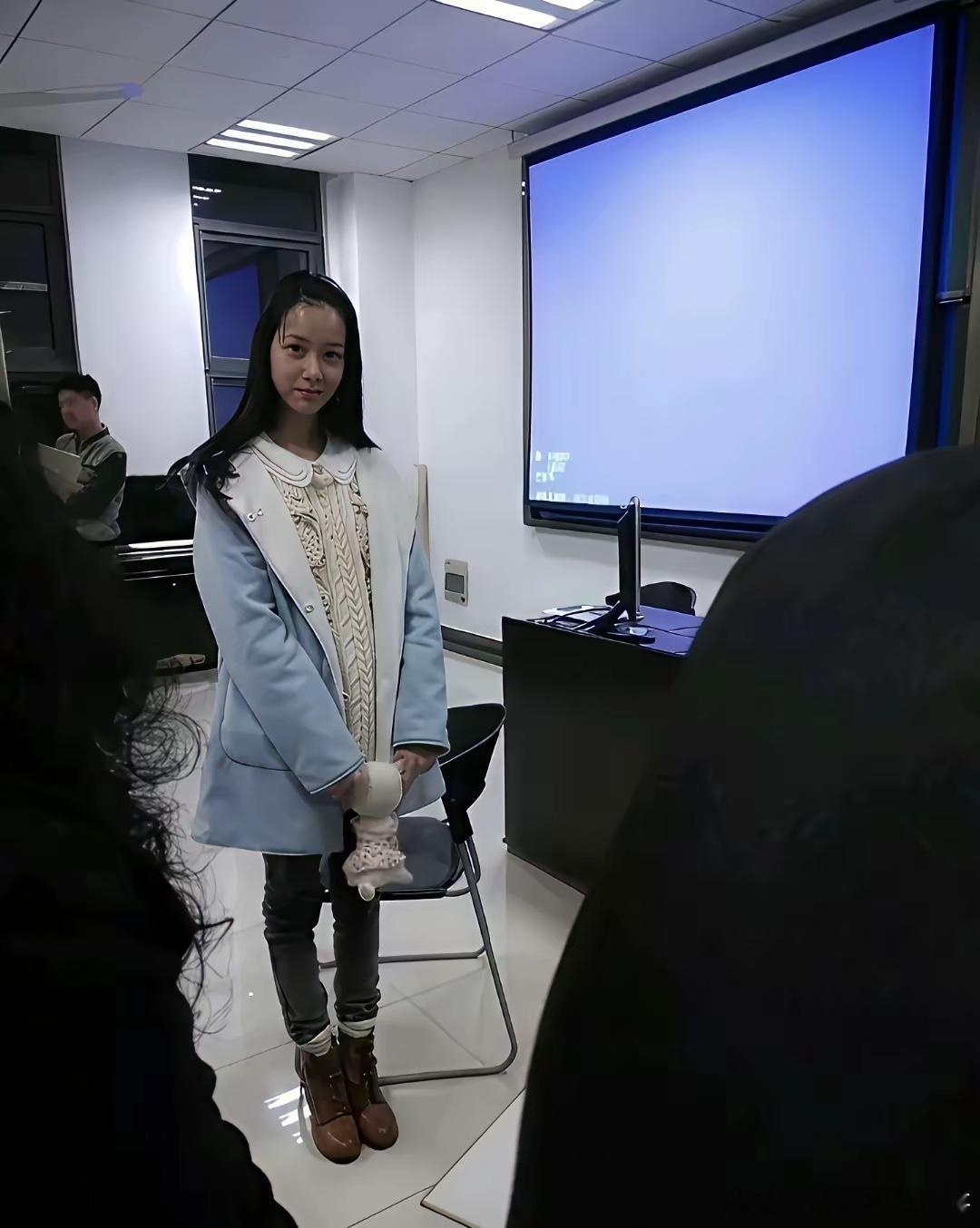 陈都灵大学时期，不愧是校花，这个素颜状态秒了多少人！ 