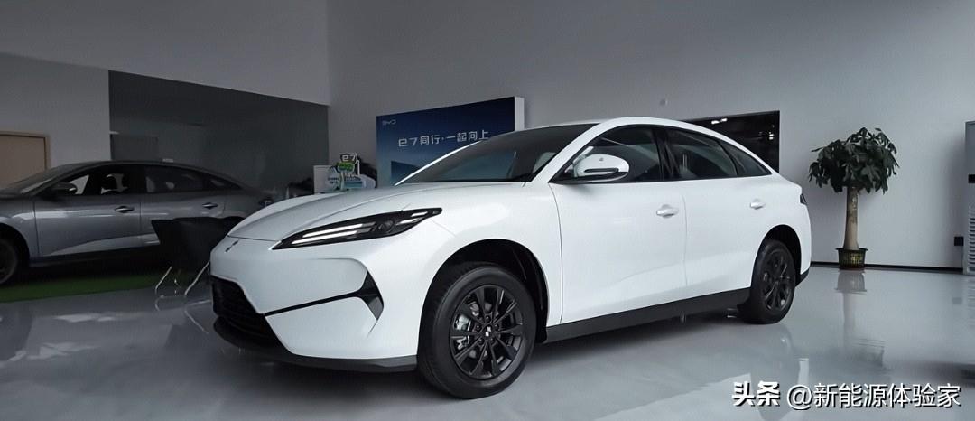 闪充10万级的中级纯电轿车！
【公务车新标杆】领汇e7闪充版实车到店！上市在即！