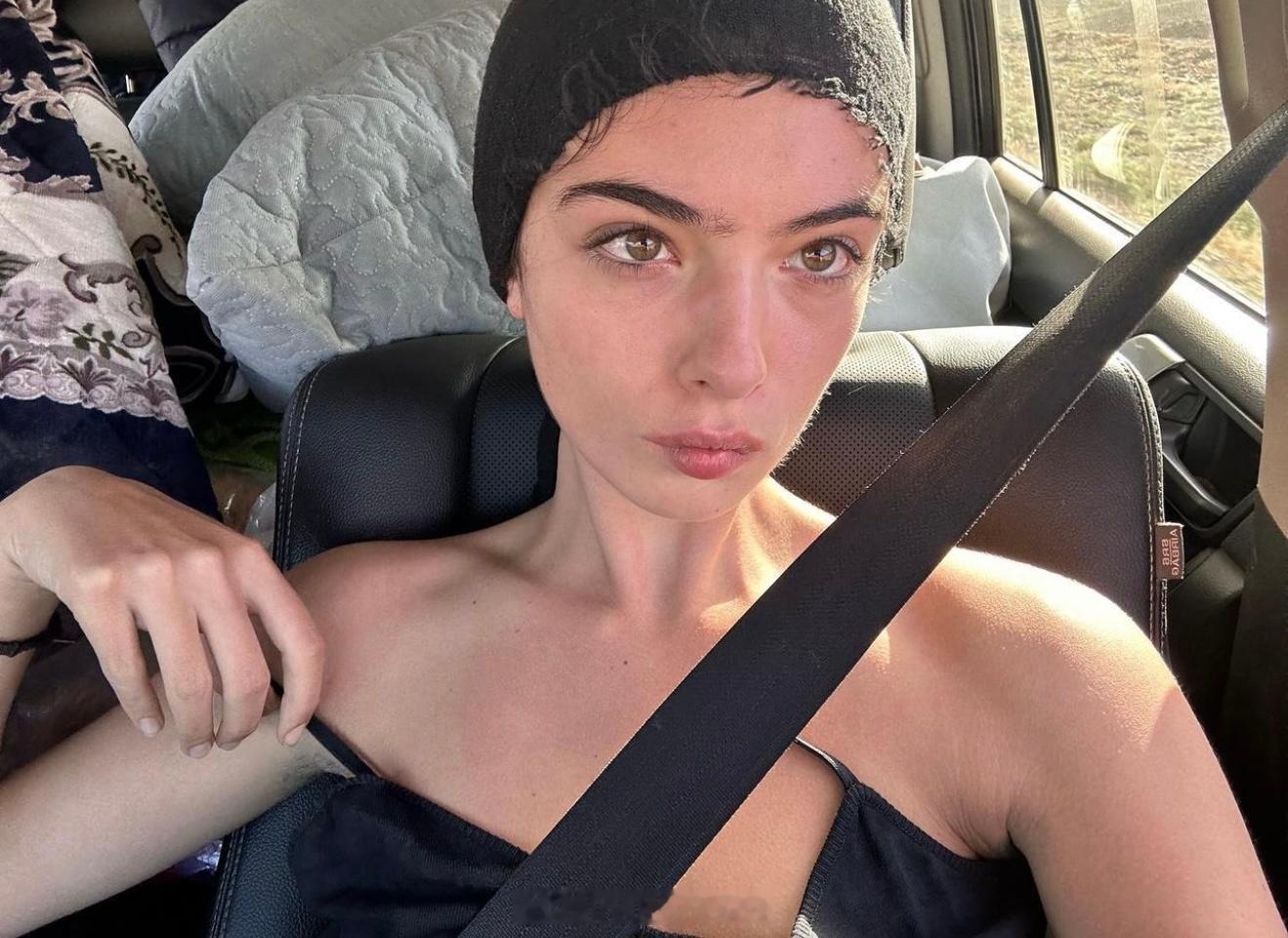 deva cassel  deva 球花女儿 ins更新她又拍电影又广告的资源特