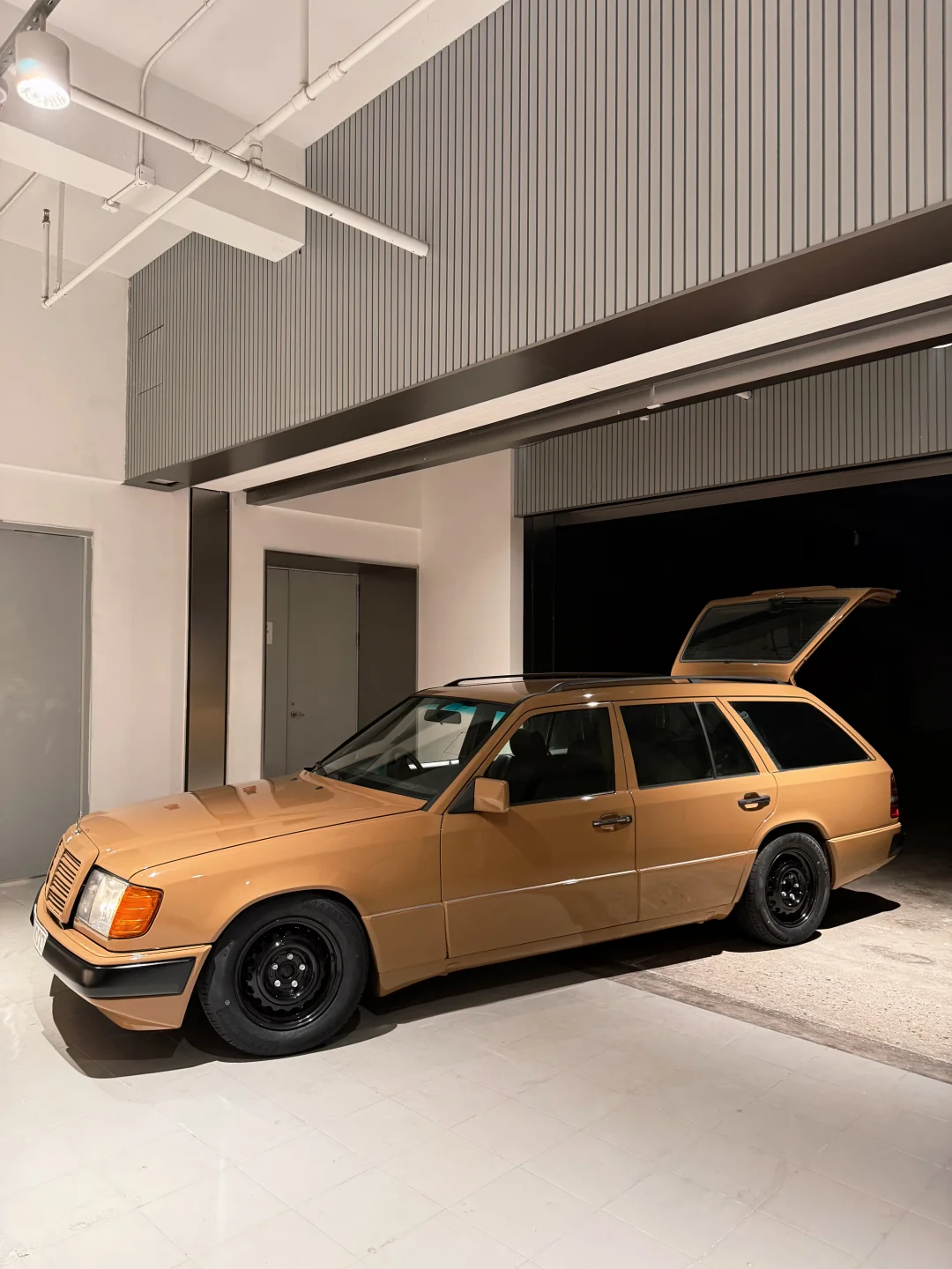 奔驰S124旅行版整备已经接近尾声