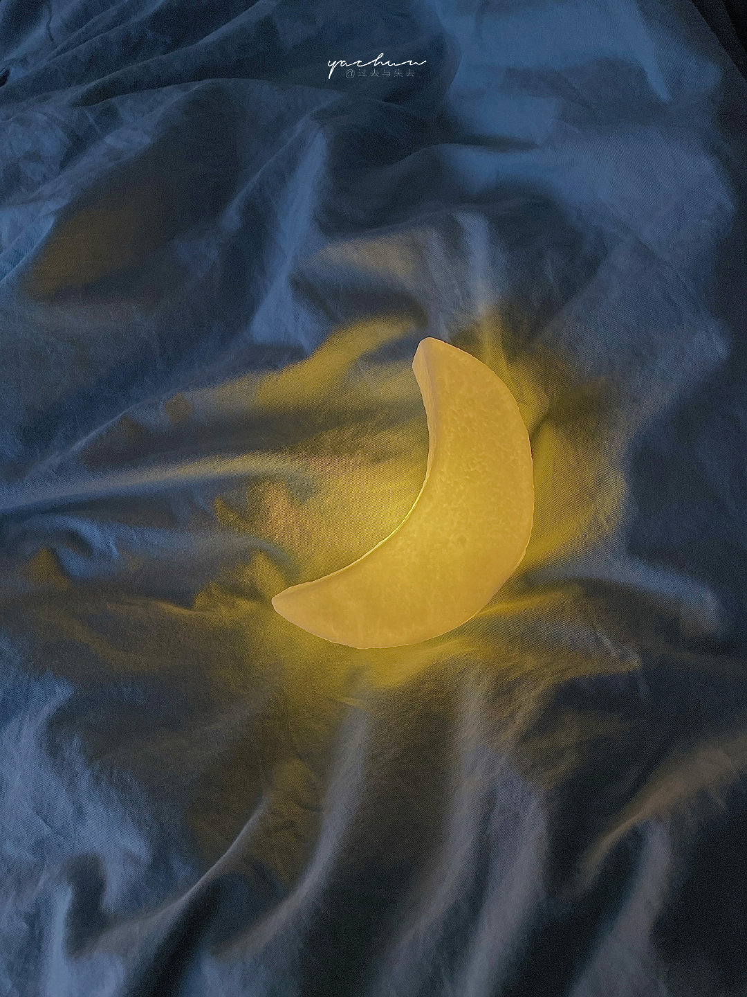 不做不可及的梦，这使我的睡眠安恬。避开无事时过分热络的友谊，这使我少些负担和承诺