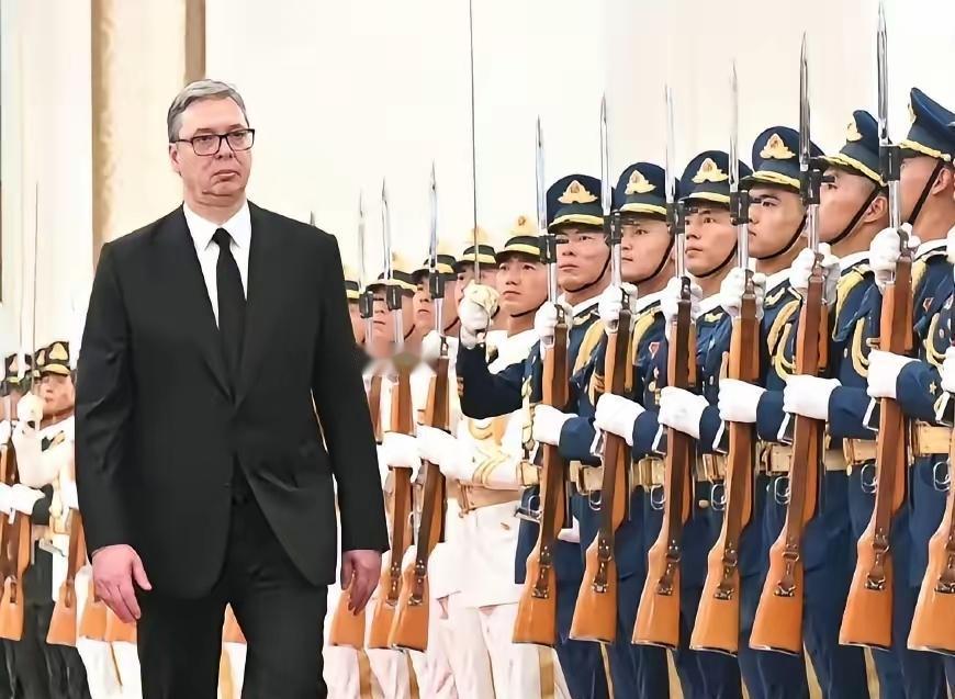 尽管塞尔维亚总统武契奇任期已经进入倒计时，尽管武契奇正面临着执政危机，尽管塞尔维