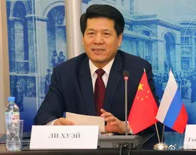 李辉大使欧洲行，乌克兰外长坚持任何谈判不得破坏乌领土完整，李辉大使巧妙回答，化解