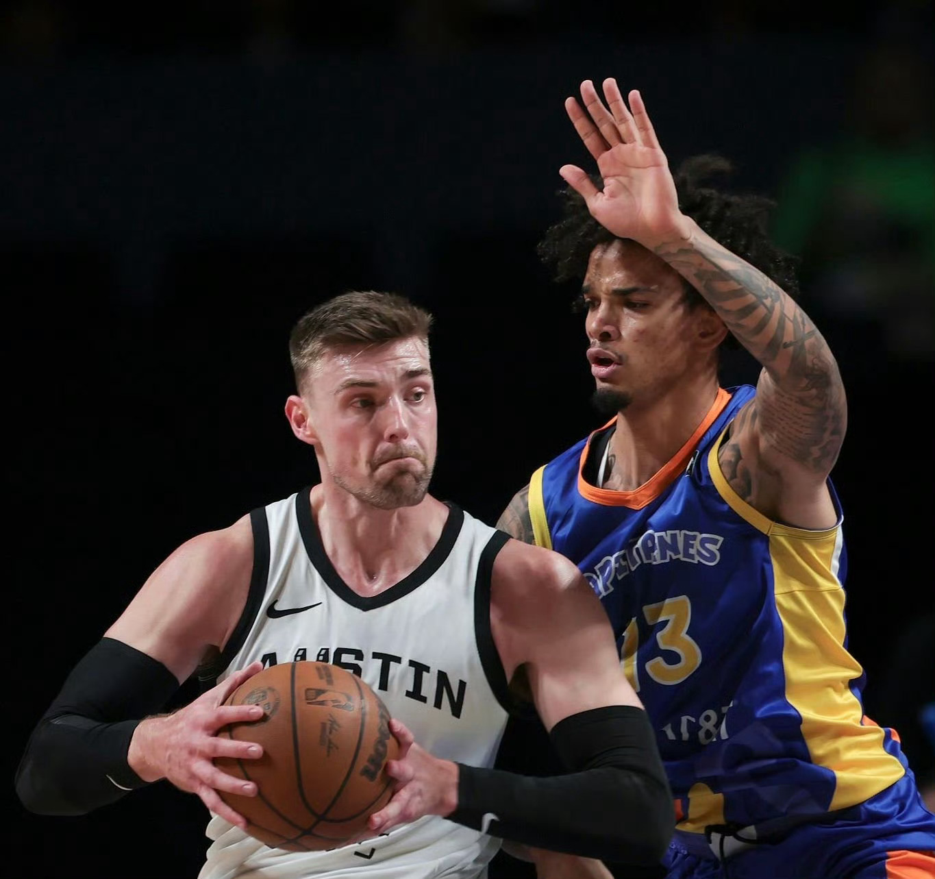 步行者无保障合同签约米卡-波特，本赛季他效力于奥斯汀马刺为了给波特腾位置，步行者