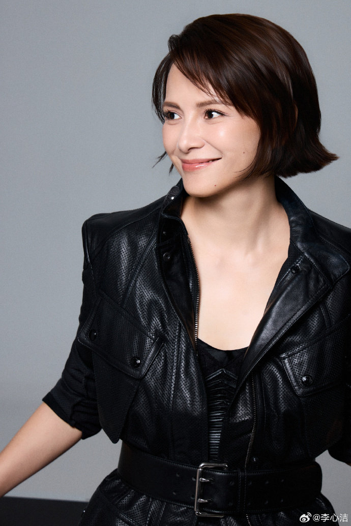 李心洁allblack造型轻松乘风东方骨相美人实锤！轮廓线条太流畅了李心洁好优越