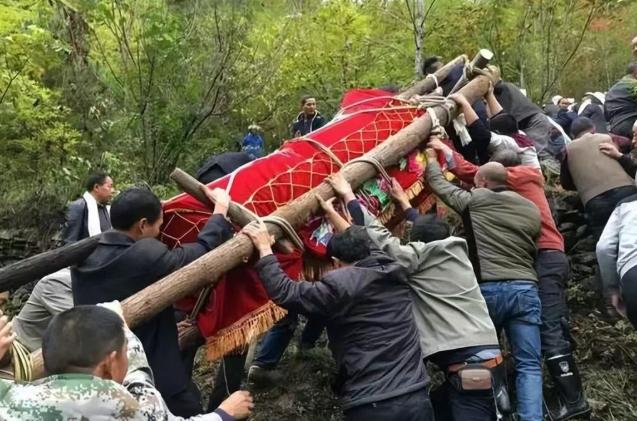 120岁奶奶走了，七天七夜花18万8，值不值？