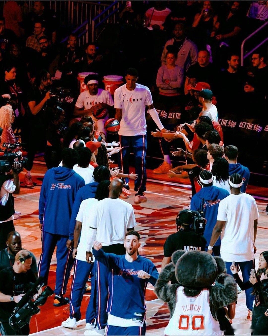 小贾晒照备战季后赛火箭vs湖人休斯顿火箭休斯顿火箭